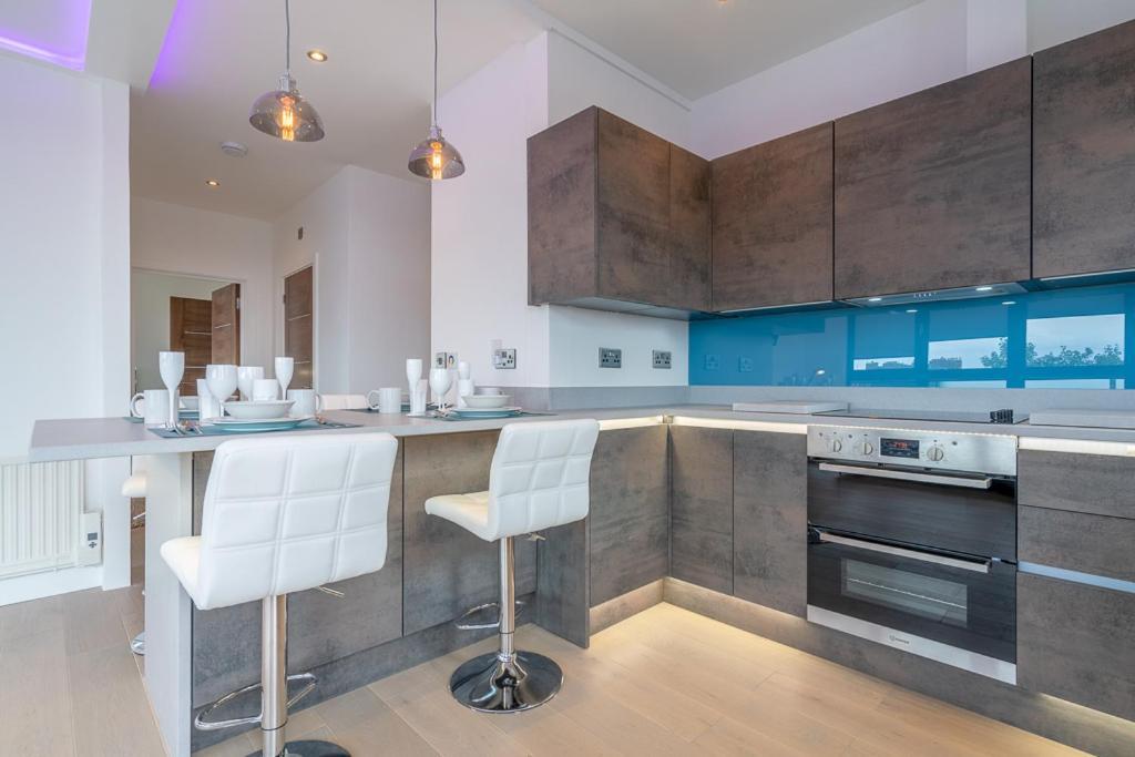 Central Penthouse With Hot Tub & Views 23 Cheltenham Exterior foto